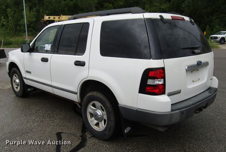 image for item DG8191 2006 Ford Explorer SUV