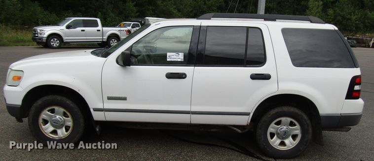 image for item DG8191 2006 Ford Explorer SUV