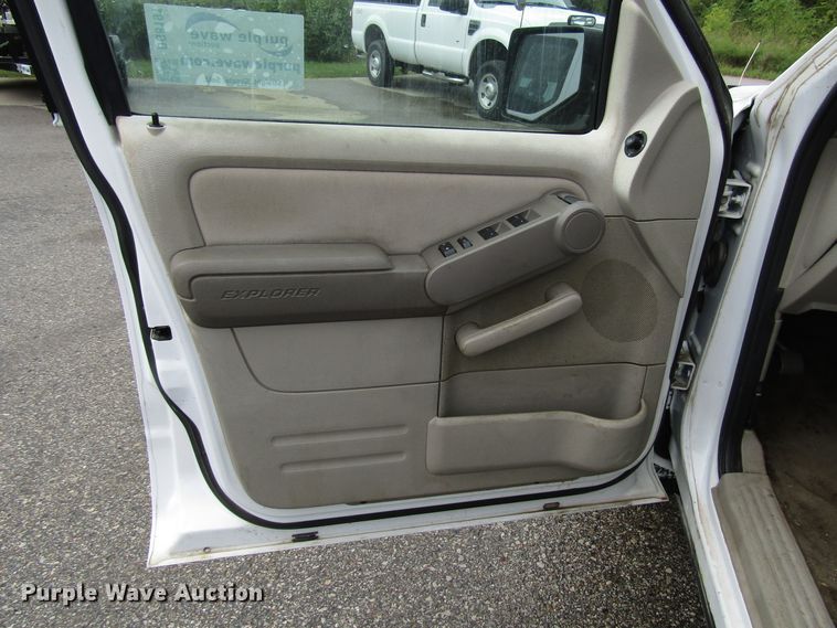 image for item DG8191 2006 Ford Explorer SUV