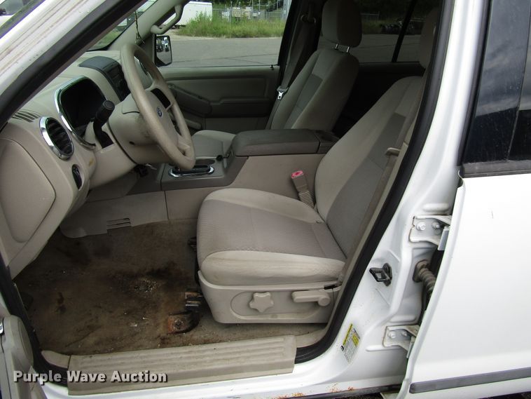 image for item DG8191 2006 Ford Explorer SUV