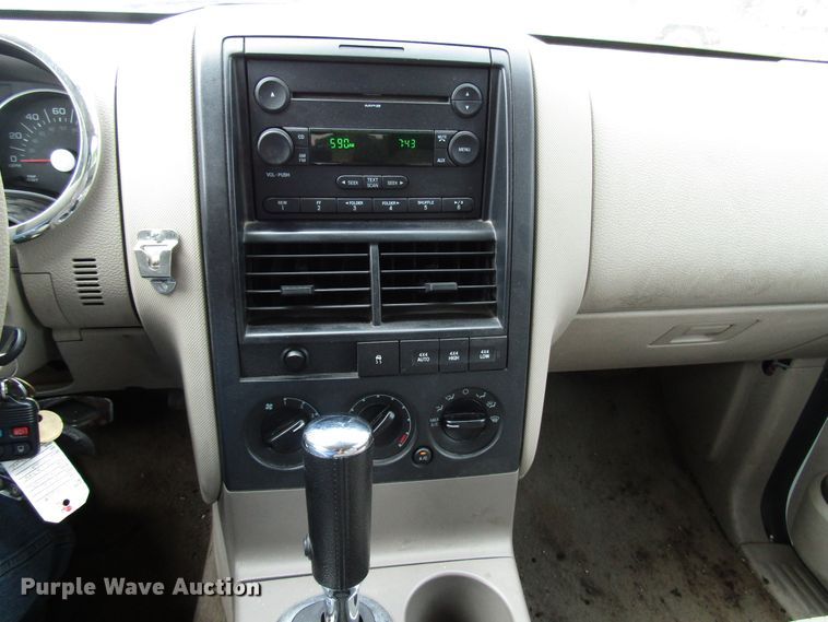image for item DG8191 2006 Ford Explorer SUV