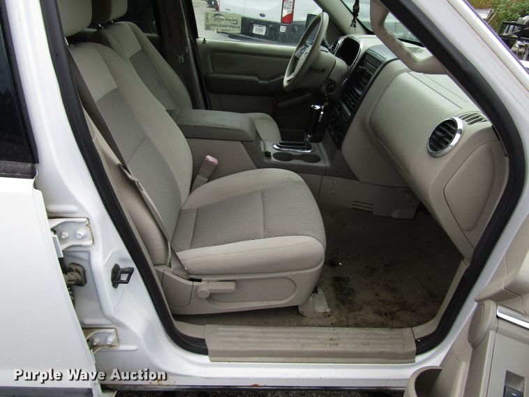 image for item DG8191 2006 Ford Explorer SUV