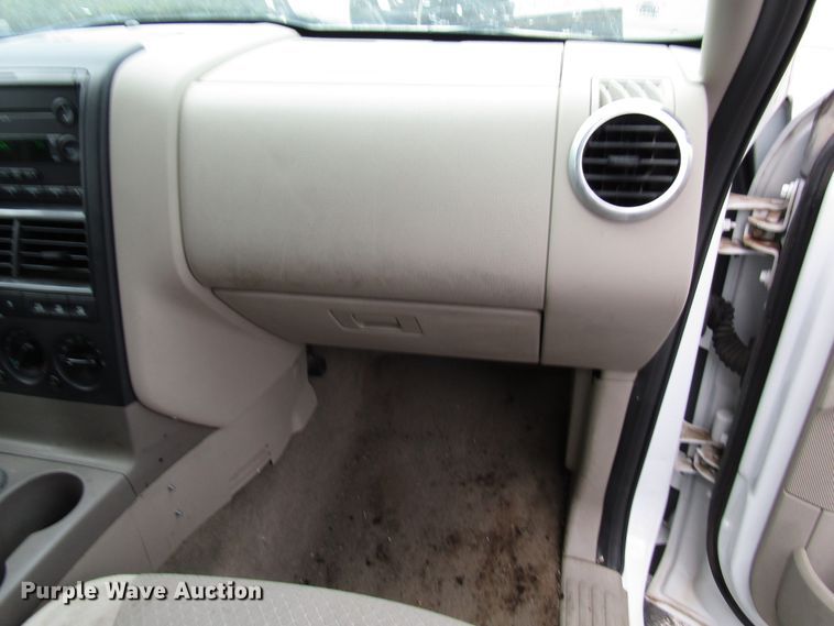 image for item DG8191 2006 Ford Explorer SUV