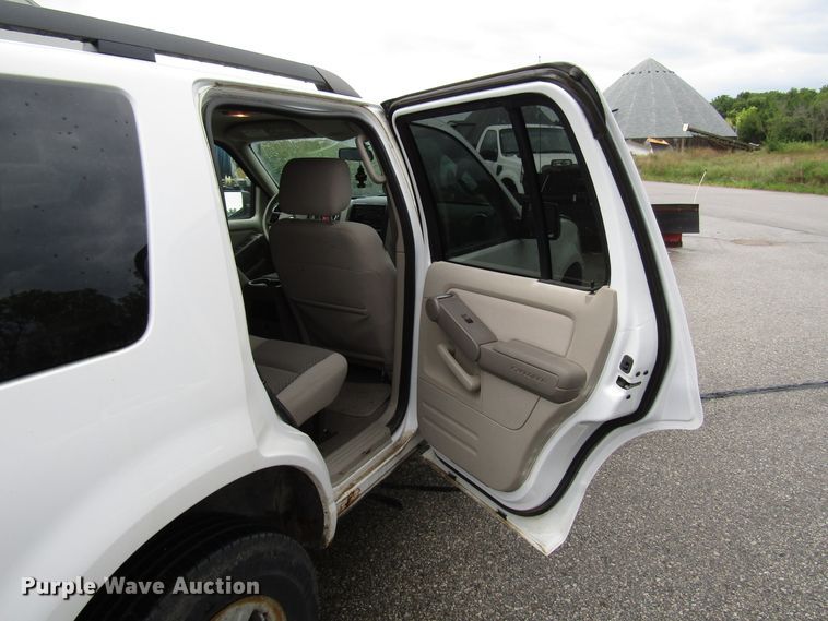 image for item DG8191 2006 Ford Explorer SUV