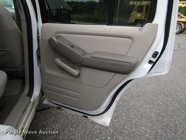 image for item DG8191 2006 Ford Explorer SUV