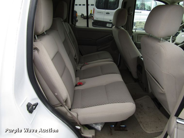 image for item DG8191 2006 Ford Explorer SUV