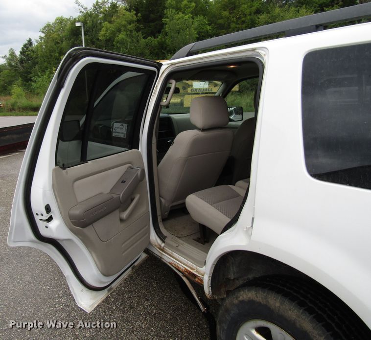 image for item DG8191 2006 Ford Explorer SUV