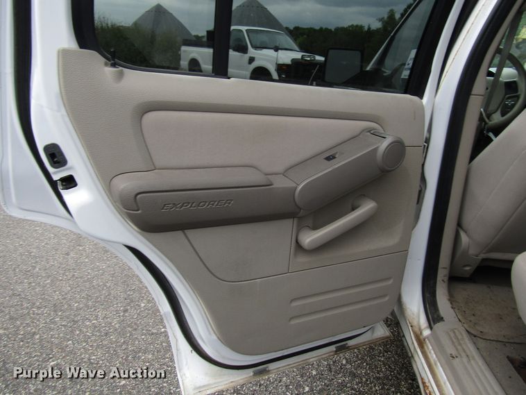 image for item DG8191 2006 Ford Explorer SUV
