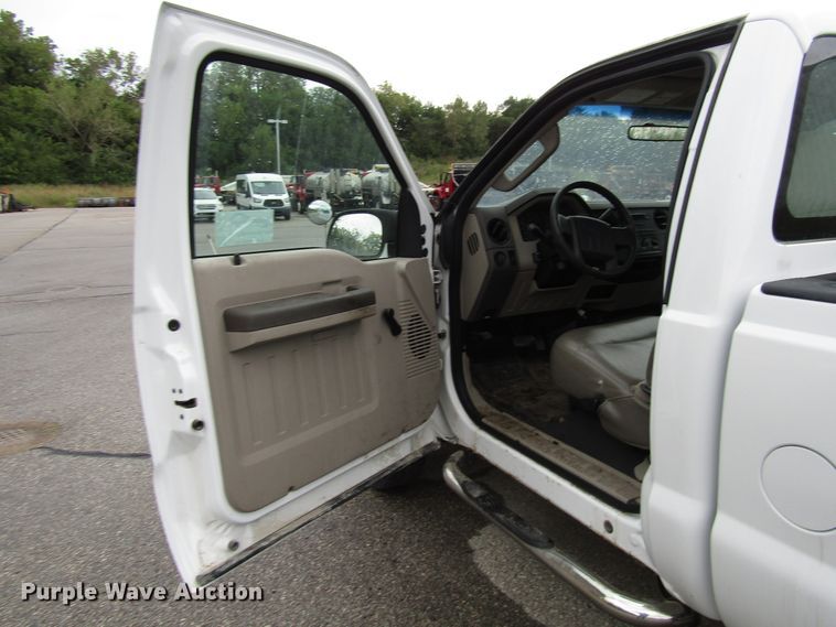 image for item DG8192 2008 Ford F250 Super Duty pickup truck
