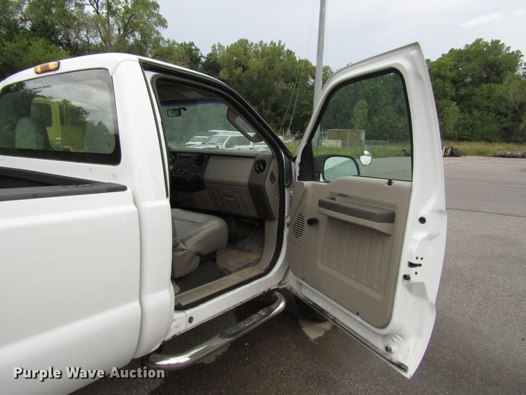 image for item DG8192 2008 Ford F250 Super Duty pickup truck