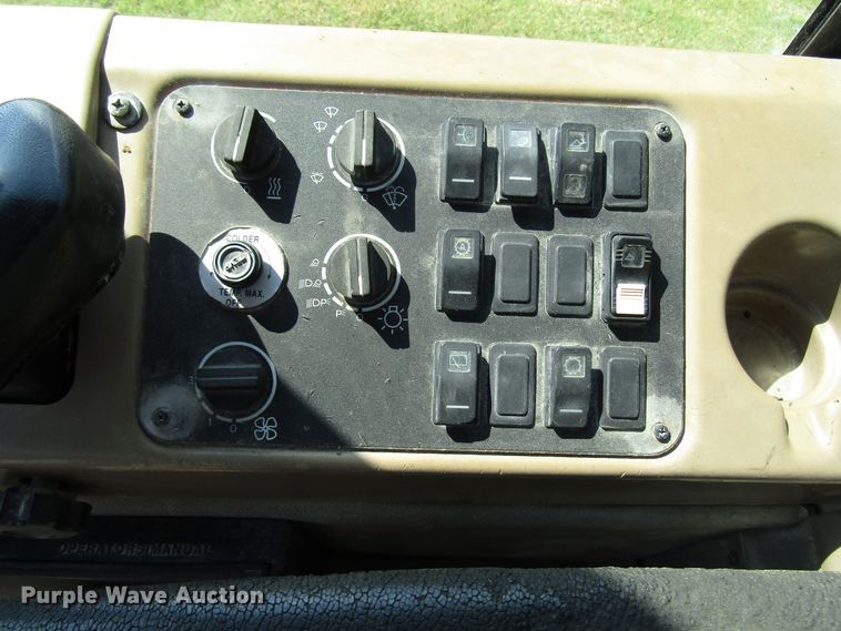 image for item DG8205 2002 Case 621D wheel loader