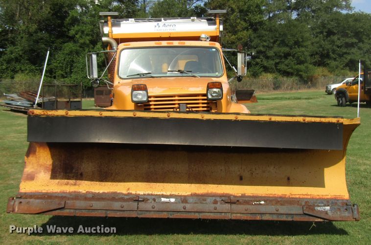 image for item DG8207 2002 International 4900 dump truck
