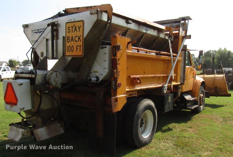 image for item DG8207 2002 International 4900 dump truck