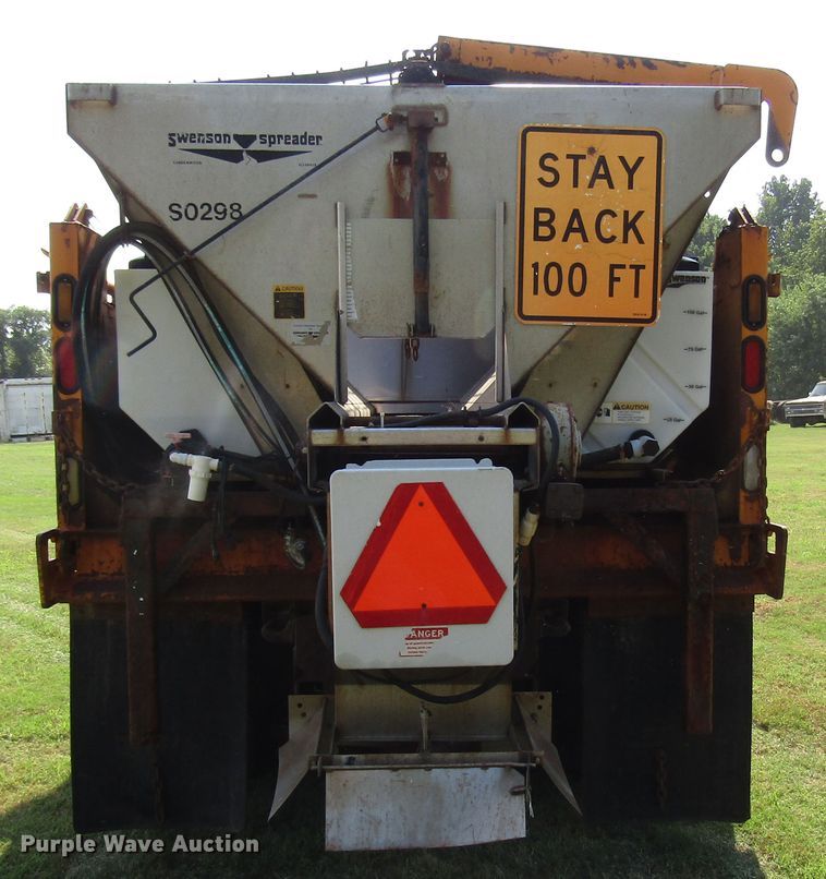 image for item DG8207 2002 International 4900 dump truck