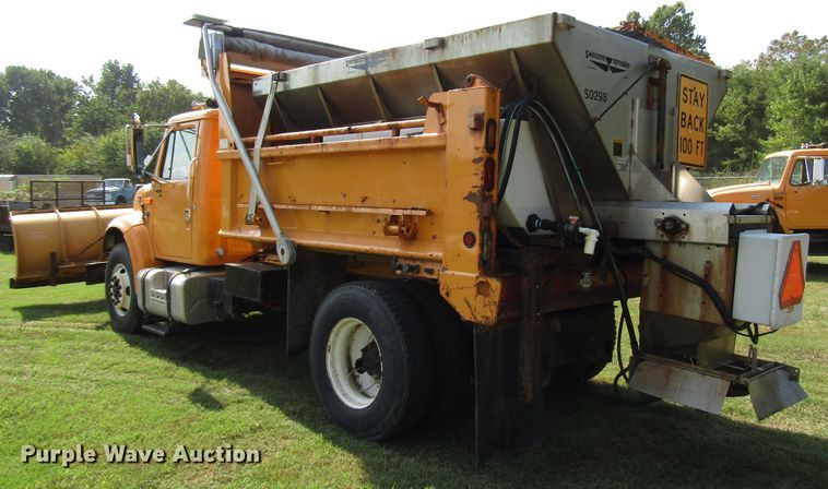 image for item DG8207 2002 International 4900 dump truck