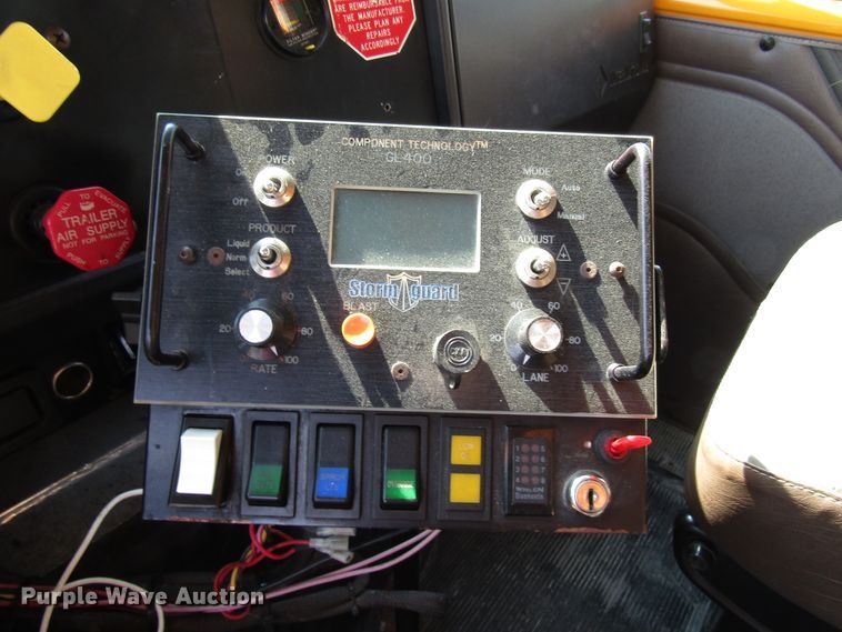 image for item DG8207 2002 International 4900 dump truck