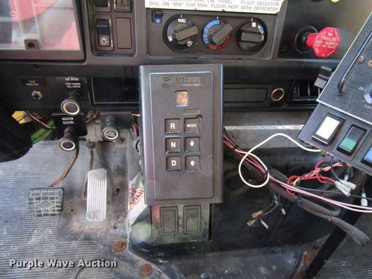 image for item DG8207 2002 International 4900 dump truck