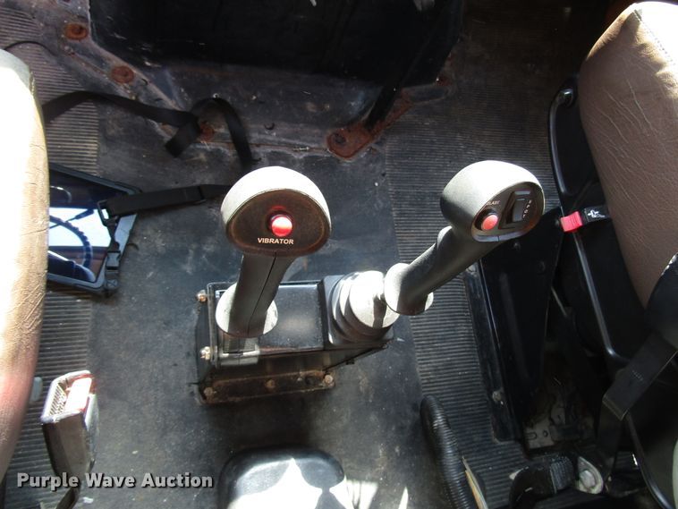 image for item DG8207 2002 International 4900 dump truck