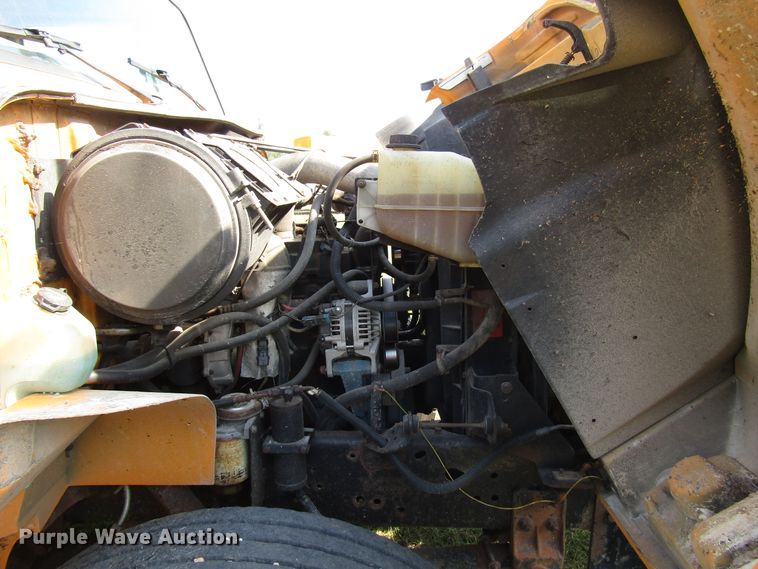 image for item DG8207 2002 International 4900 dump truck