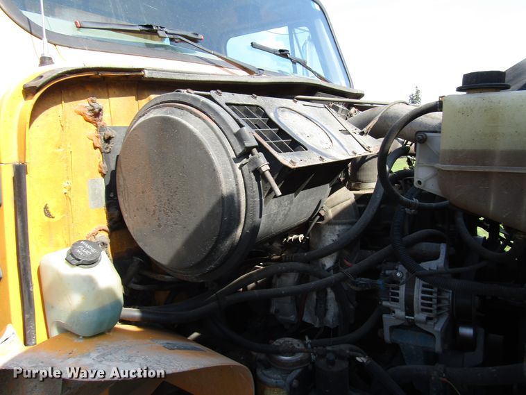 image for item DG8207 2002 International 4900 dump truck