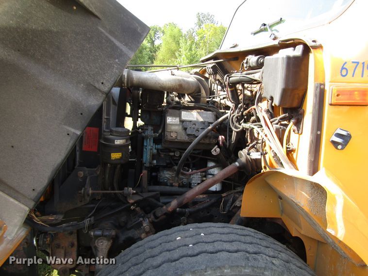 image for item DG8207 2002 International 4900 dump truck