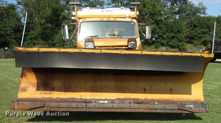 image for item DG8207 2002 International 4900 dump truck