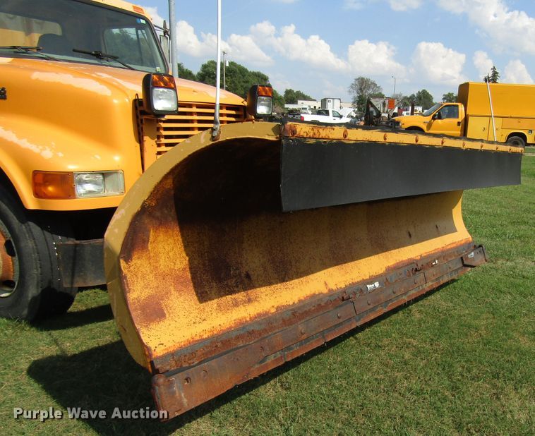 image for item DG8207 2002 International 4900 dump truck