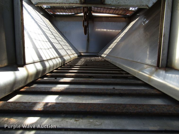 image for item DG8207 2002 International 4900 dump truck