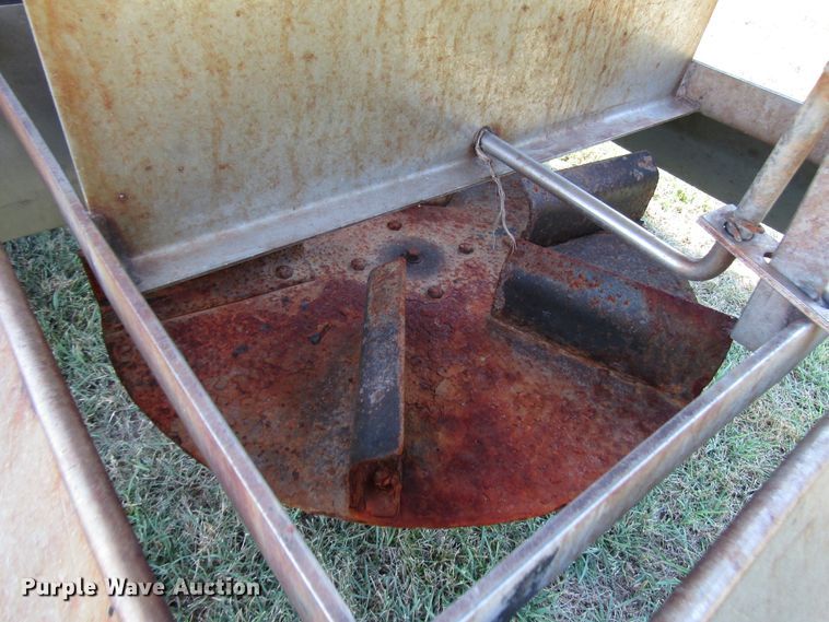 image for item DG8207 2002 International 4900 dump truck