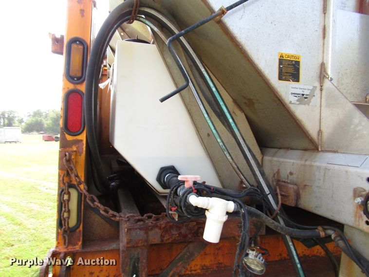 image for item DG8207 2002 International 4900 dump truck