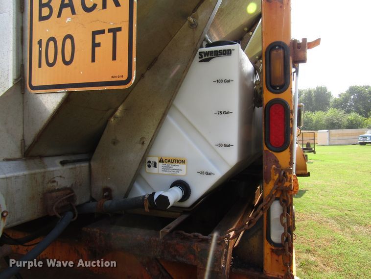 image for item DG8207 2002 International 4900 dump truck