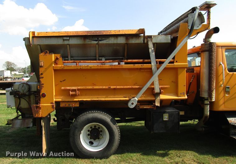 image for item DG8207 2002 International 4900 dump truck