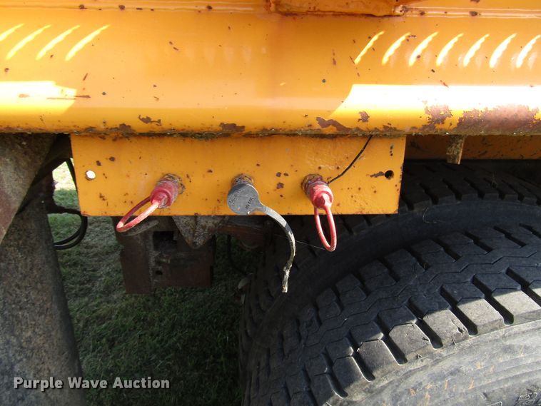 image for item DG8207 2002 International 4900 dump truck