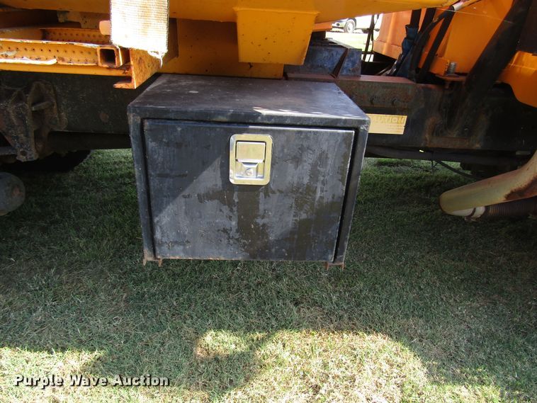 image for item DG8207 2002 International 4900 dump truck