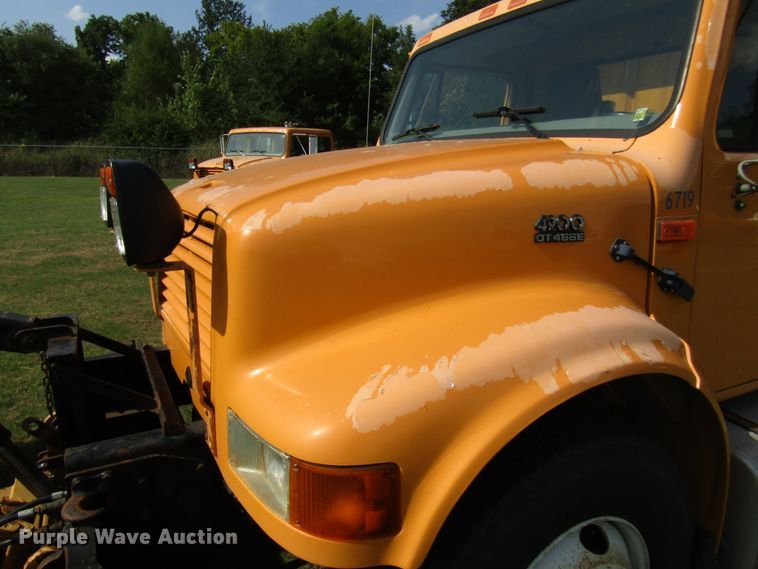 image for item DG8207 2002 International 4900 dump truck