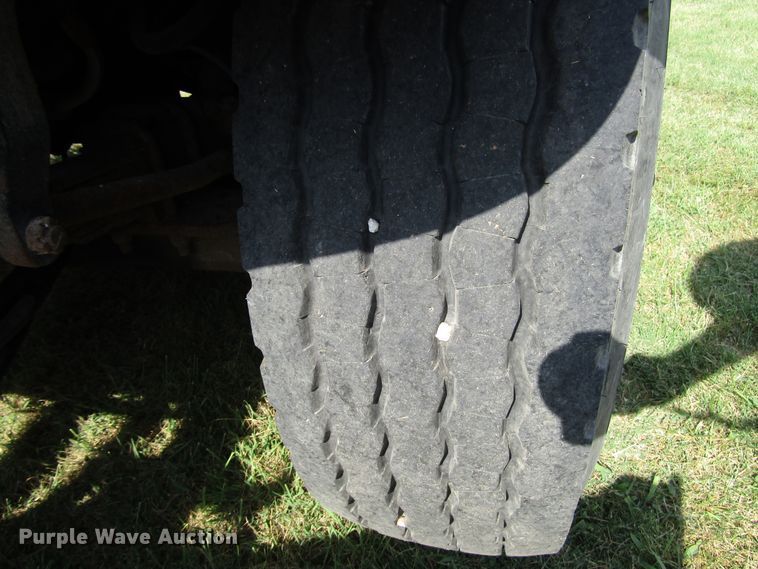 image for item DG8207 2002 International 4900 dump truck