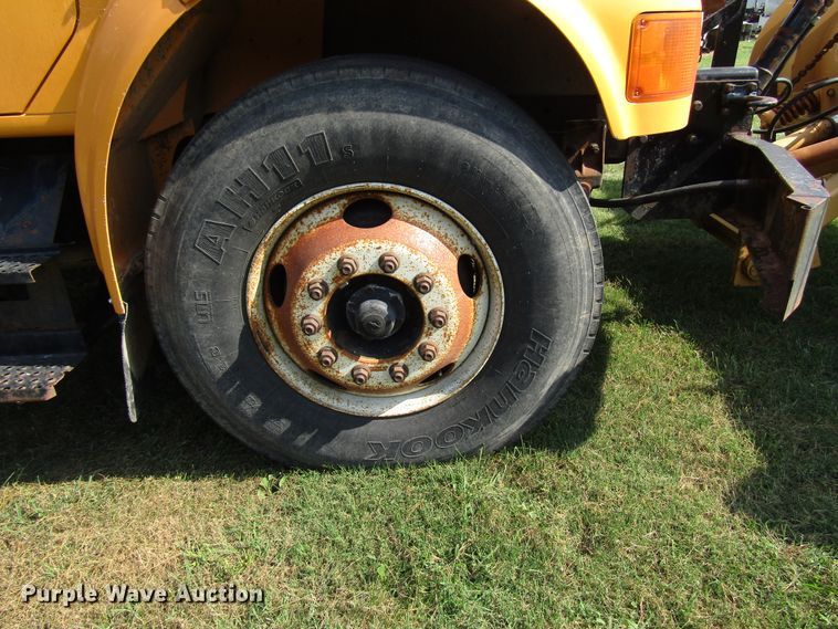 image for item DG8207 2002 International 4900 dump truck