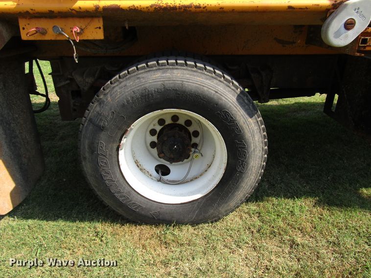 image for item DG8207 2002 International 4900 dump truck