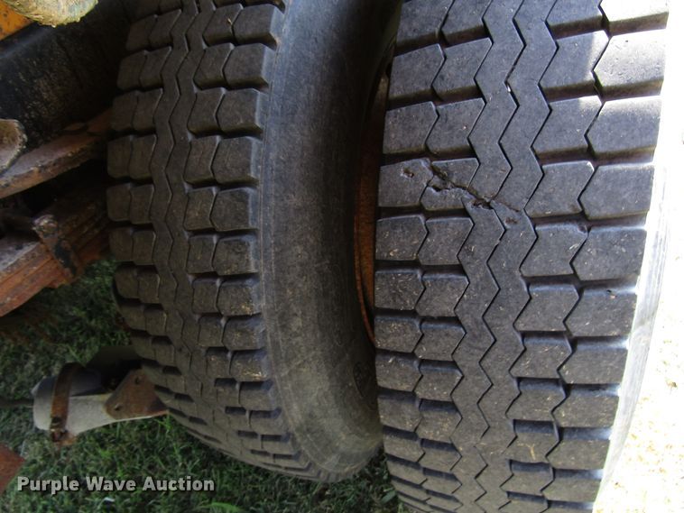 image for item DG8207 2002 International 4900 dump truck