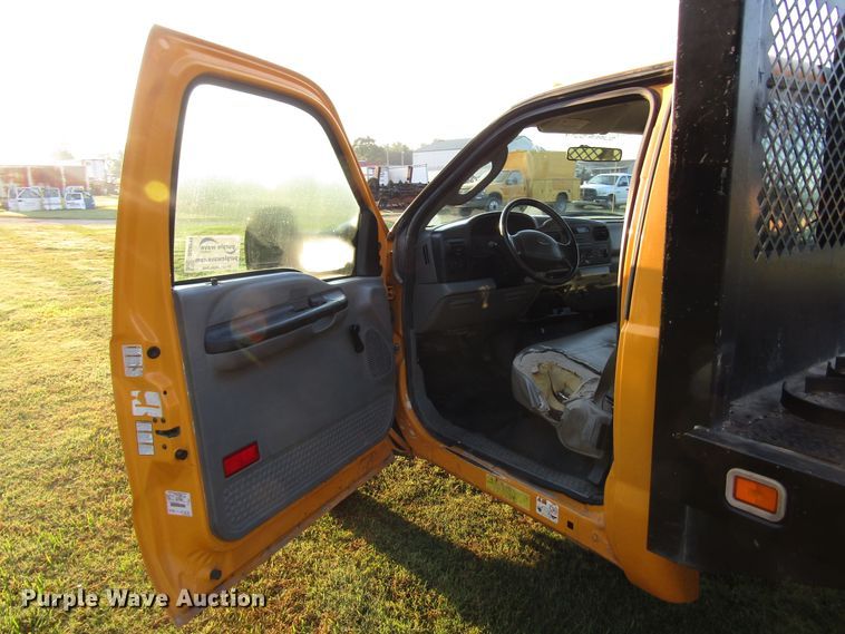 image for item DG8210 2005 Ford F550 Super Duty flatbed truck