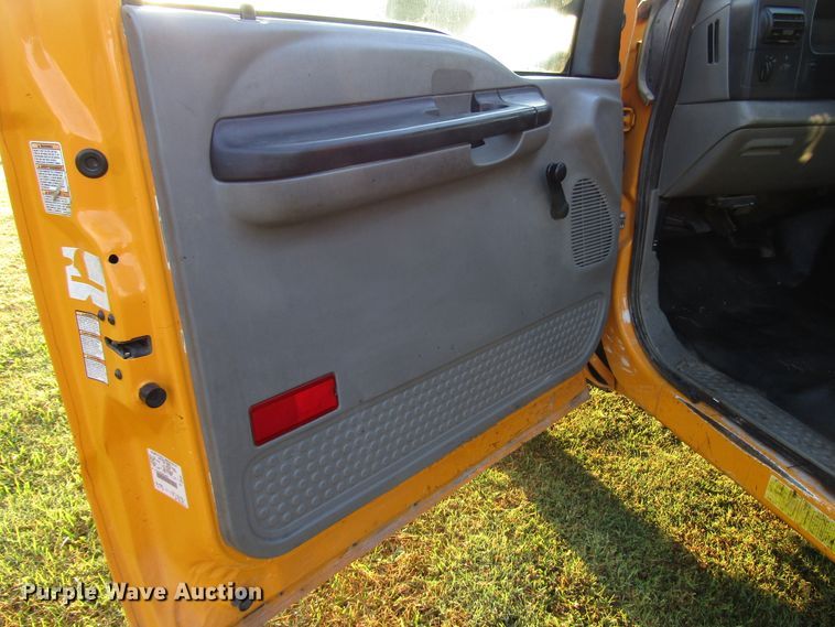 image for item DG8210 2005 Ford F550 Super Duty flatbed truck