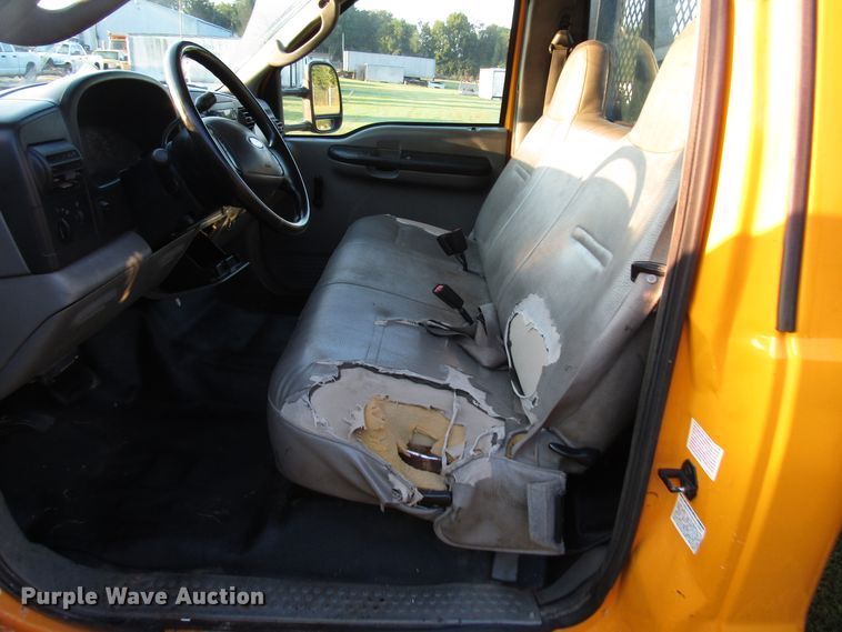 image for item DG8210 2005 Ford F550 Super Duty flatbed truck