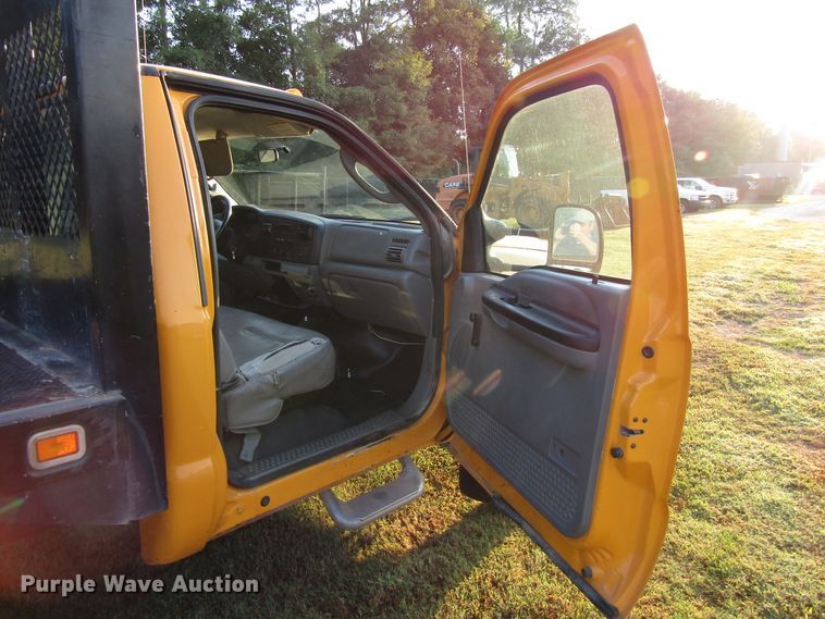 image for item DG8210 2005 Ford F550 Super Duty flatbed truck