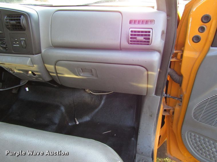 image for item DG8210 2005 Ford F550 Super Duty flatbed truck