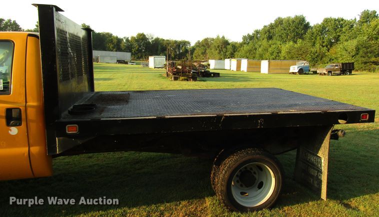 image for item DG8210 2005 Ford F550 Super Duty flatbed truck