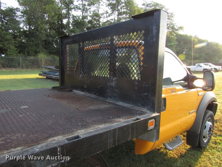 image for item DG8210 2005 Ford F550 Super Duty flatbed truck