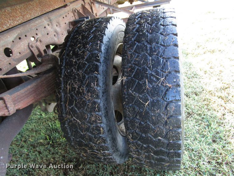 image for item DG8210 2005 Ford F550 Super Duty flatbed truck