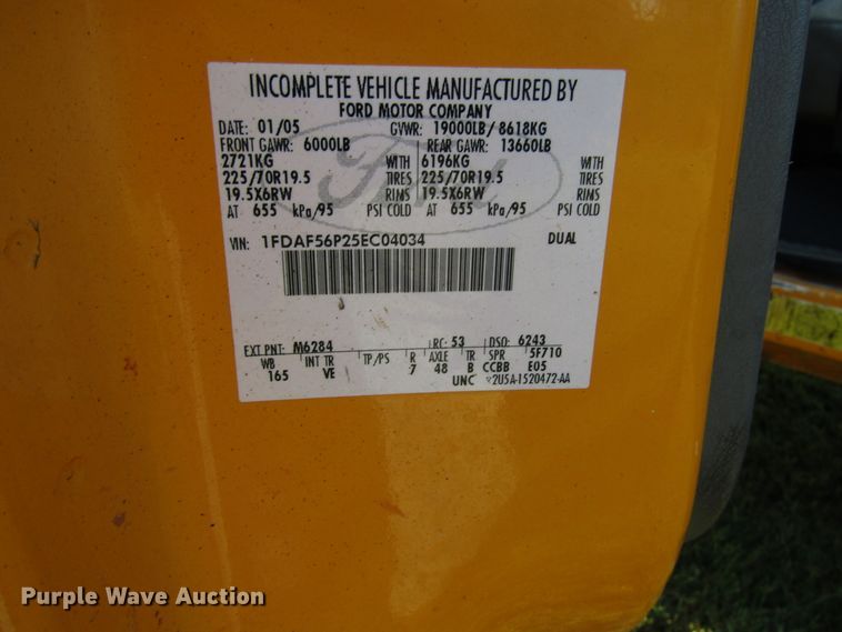 image for item DG8210 2005 Ford F550 Super Duty flatbed truck