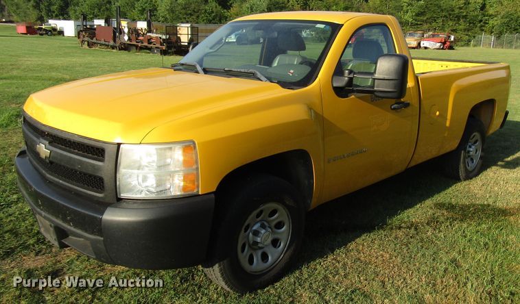 image for item DG8214 2007 Chevrolet Silverado 1500 pickup truck