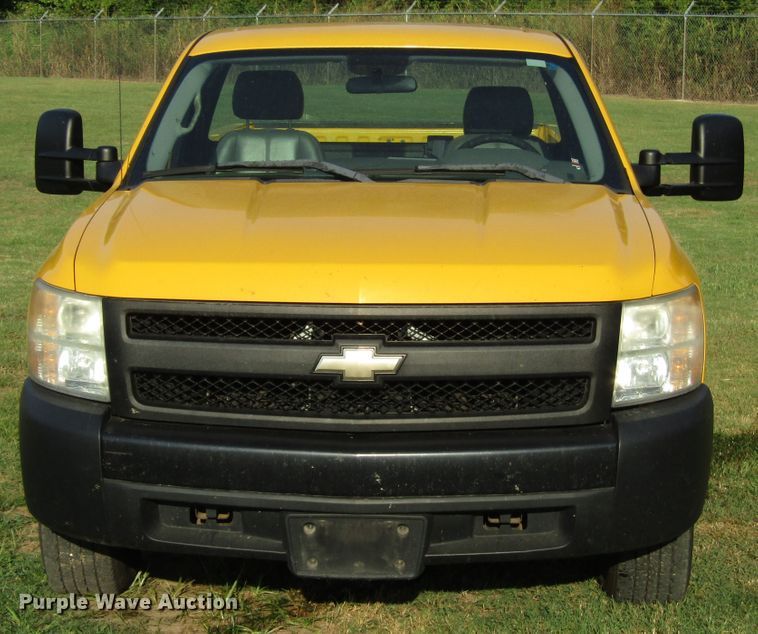 image for item DG8214 2007 Chevrolet Silverado 1500 pickup truck
